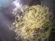 香飘的素炒豆芽做法图解4)
