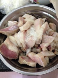 懒人版电饭煲焖五花肉做法图解3)