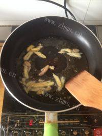 诱人的鱼头豆腐汤做法图解6)