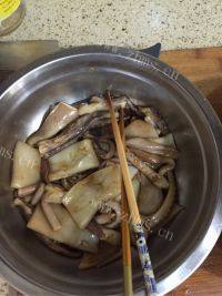 美味麻辣香锅虾鱿鱼做法图解2)