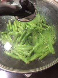 家常菜蒜蓉炒豆角做法图解2)