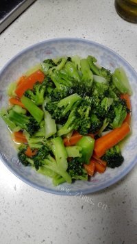 家常菜西兰花炒胡萝卜