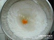 自制肉松奶油卷做法图解2)