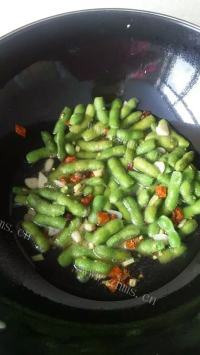 下酒菜辣炒毛豆做法图解7)