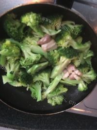 最爱的西兰花炒肉做法图解4)
