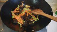小清新的青椒胡萝卜木耳丸子汤的做法图解六