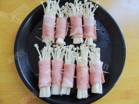 美味的培根金针菇卷做法图解7)
