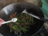 营养丰富的芹菜炒香肠