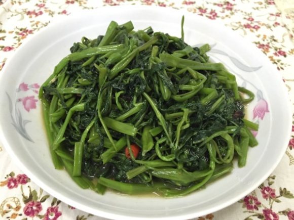 可口的清炒空心菜