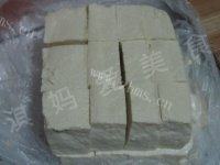 美味的三文鱼头豆腐汤做法图解2)