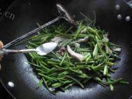 「营养美食」蒜薹炒肉做法图解5)