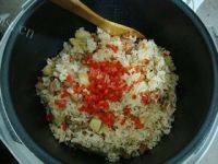 美味的腊肠土豆焖饭做法图解13)