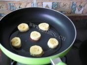 口感饱满的香蕉软饼做法图解2)