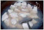 美味的酸汤猪脚做法图解2)