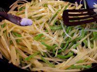 「自创」青椒土豆丝