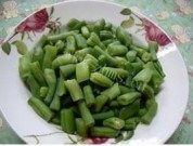 豆角腊肠焖饭做法图解1)