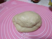 自制红豆面包做法图解5)
