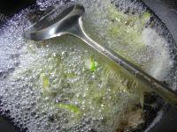 美味的火腿雷笋炒面做法图解5)