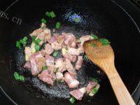 「家有大厨」豆角烧肉做法图解3)