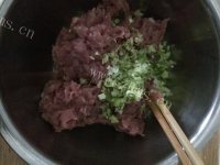 回味无穷的干炸丸子做法图解2)