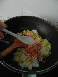 家常火腿炒饭做法图解6)