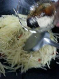 家常菜酸溜土豆丝做法图解5)