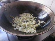 百吃不厌的豆芽炒豆腐做法图解4)