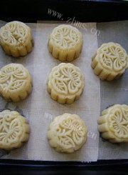 自制板栗月饼做法图解8)
