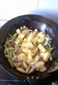 家常菜土豆炖芸豆做法图解5)