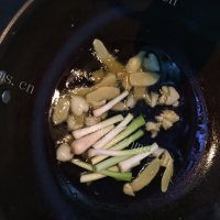 美味的酸汤鱼做法图解4)