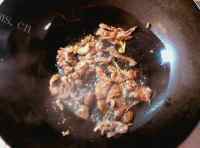 美味绿豆芽香炒里脊肉做法图解4)