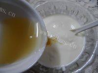 自制草莓酸奶慕斯做法图解5)