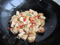 可口的炒豆腐做法图解10)