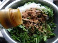 美味的韭菜粉丝馅饼做法图解11)