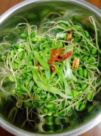 家常菜凉拌绿豆芽做法图解4)