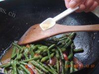 「念念不忘」豆角炒茄子做法图解6)