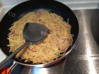 自制土豆丝煎饼做法图解8)