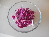 美味的牛油果虾仁沙拉做法图解2)