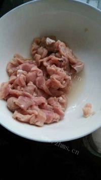 家常丝瓜肉片汤做法图解2)