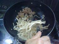 芹菜千张肉丝做法图解2)