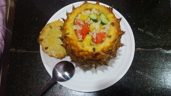 色泽鲜亮的菠萝炒饭
