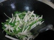 口感饱满的青椒炒茭白