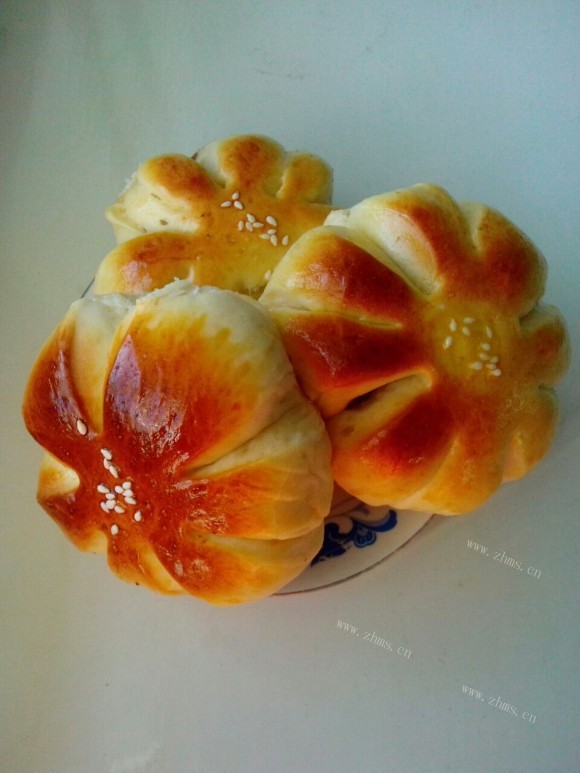 漂亮的花朵面包