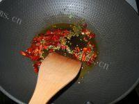 口味极佳的香辣水煮鱼做法图解10)