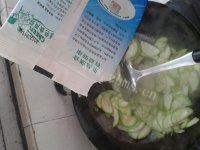 喷香的清炒西葫芦做法图解6)