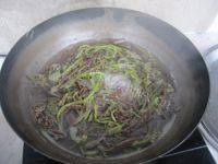 味道不错的肉丝炒蕨菜做法图解1)