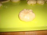 豆沙菊花酥做法图解3)