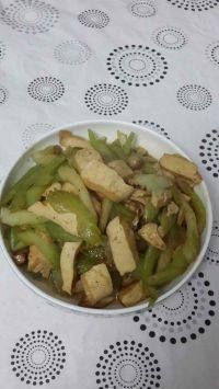 家常菜芹菜炒香干
