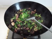 美味杂蔬炒腊肠做法图解7)