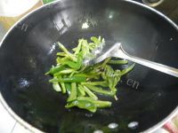 家常菜青椒炒豆皮做法图解3)